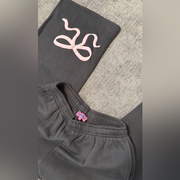 EDIKTED Bonney Bow Detail Sweatpants - Picture 2 of 5